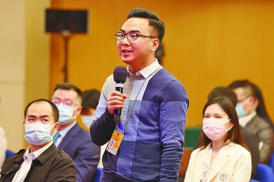 “走過千山萬水，從沒有忘卻來時的路”