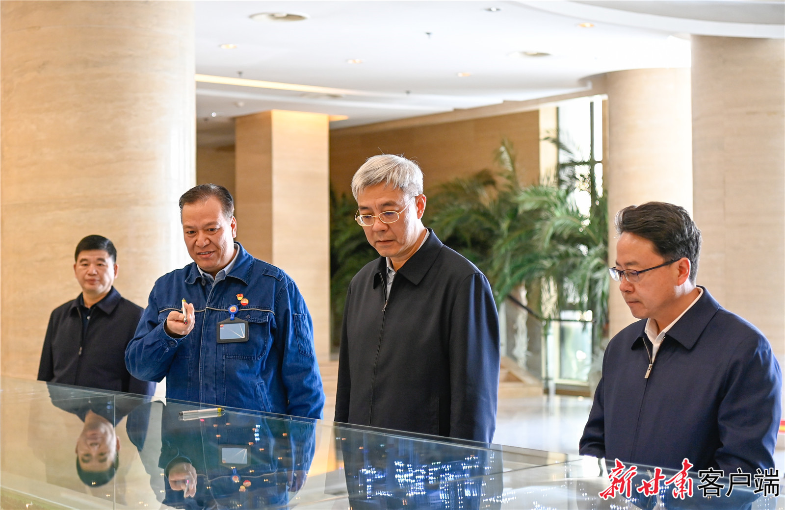 尹弘在慶陽市調(diào)研指導(dǎo)工作時強調(diào)：立足資源稟賦打造特色產(chǎn)業(yè)集群，奮發(fā)有為推動革命老區(qū)振興發(fā)展