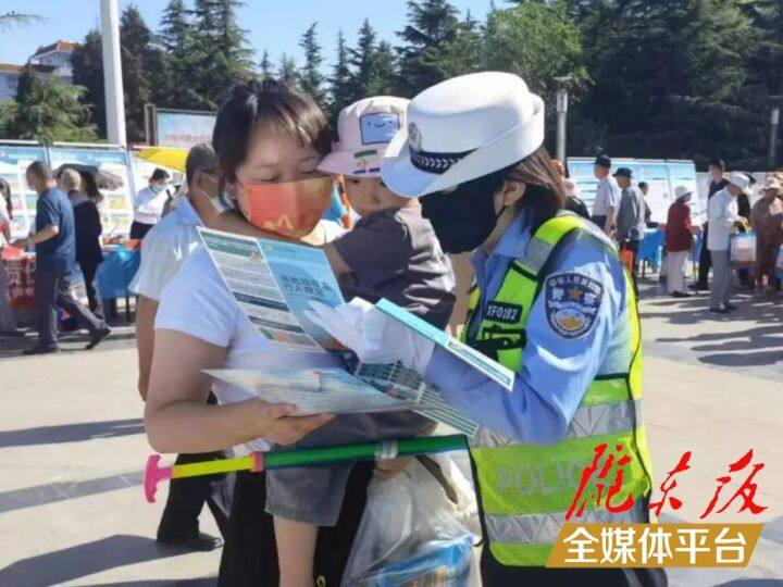 【創(chuàng)建全國文明城市·我們在行動】西峰公安交警強(qiáng)化“一老一小”宣傳，筑牢交通安全防線