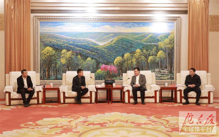 黃澤元周繼軍與阿里巴巴集團(tuán)副總裁、阿里云全球銷售總裁蔡英華一行座談