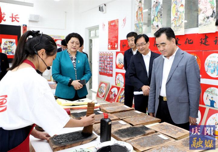 向全市少年兒童致以節(jié)日祝福！黃澤元開展“六一”國(guó)際兒童節(jié)慰問活動(dòng)