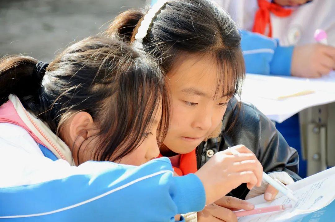 周末聊一會兒 | 陪讀打卡，你被孩子五花八門的“作業(yè)”拿捏了嗎？