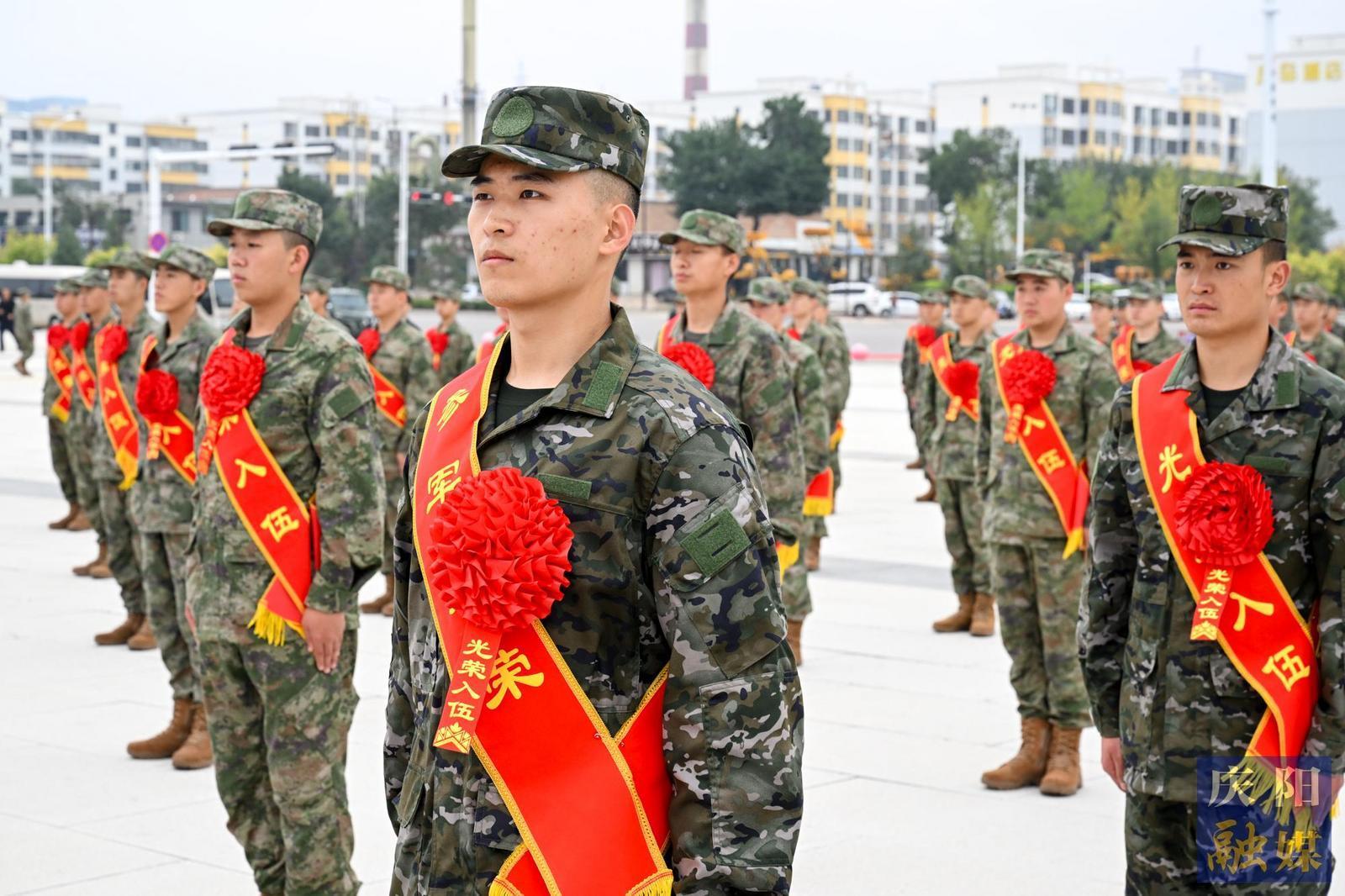【攝影報道】光榮啟程！慶陽市歡送2024年下半年入伍新兵奔赴軍營