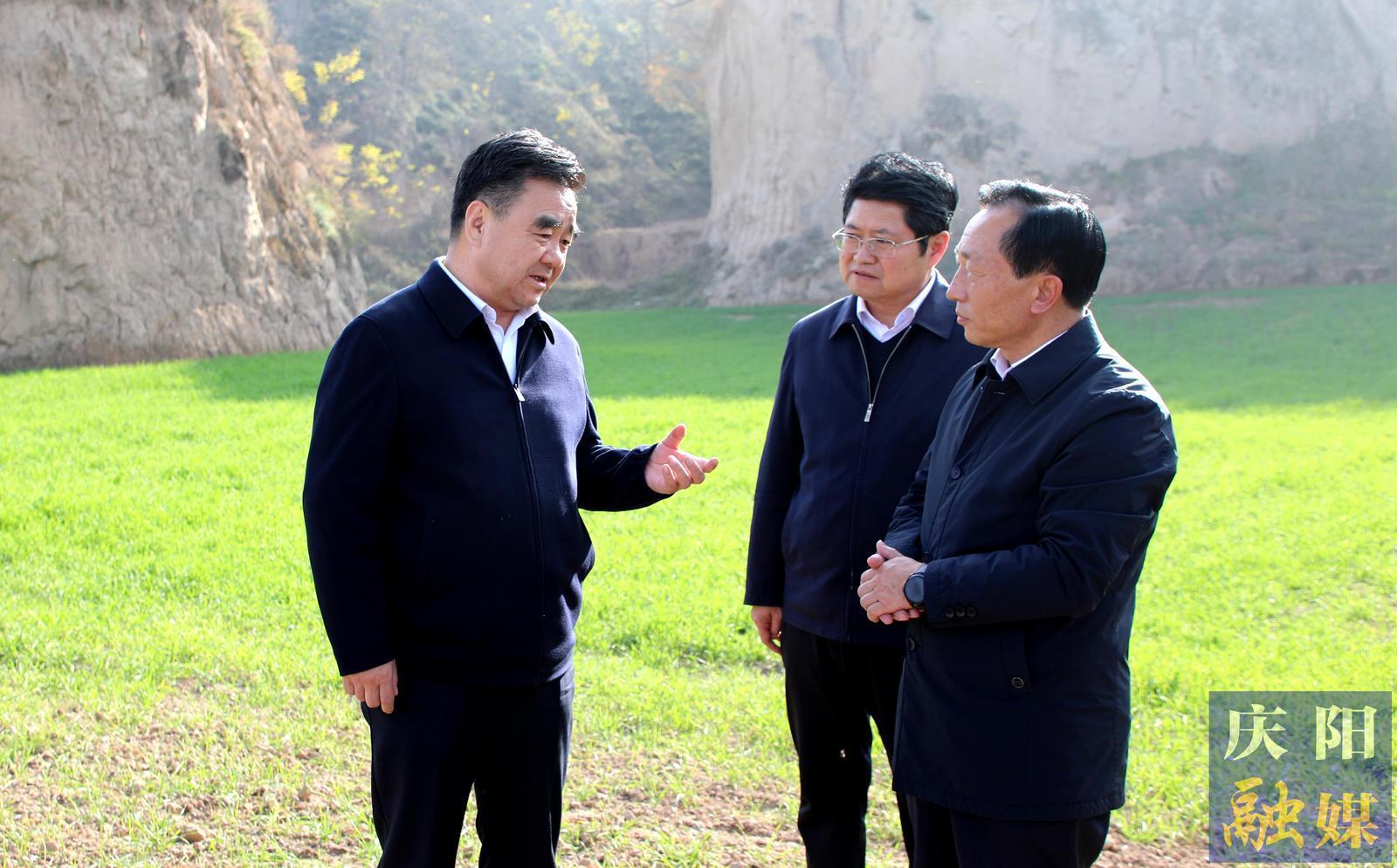黃澤元在鎮(zhèn)原縣調(diào)研重點交通項目規(guī)劃建設情況時強調(diào) 著眼長遠布局構(gòu)建內(nèi)暢外聯(lián)路網(wǎng)體系 狠抓項目推進構(gòu)筑高質(zhì)量發(fā)展強支撐