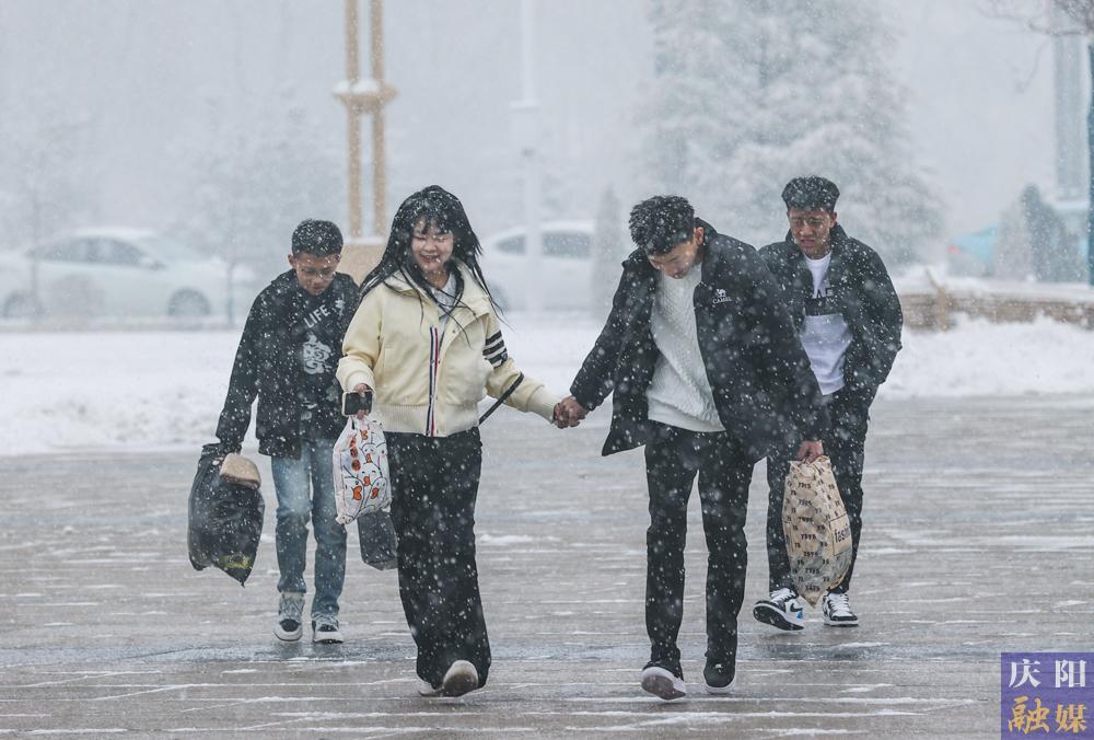 【攝影專題】風(fēng)雪兼程，回家過(guò)年！