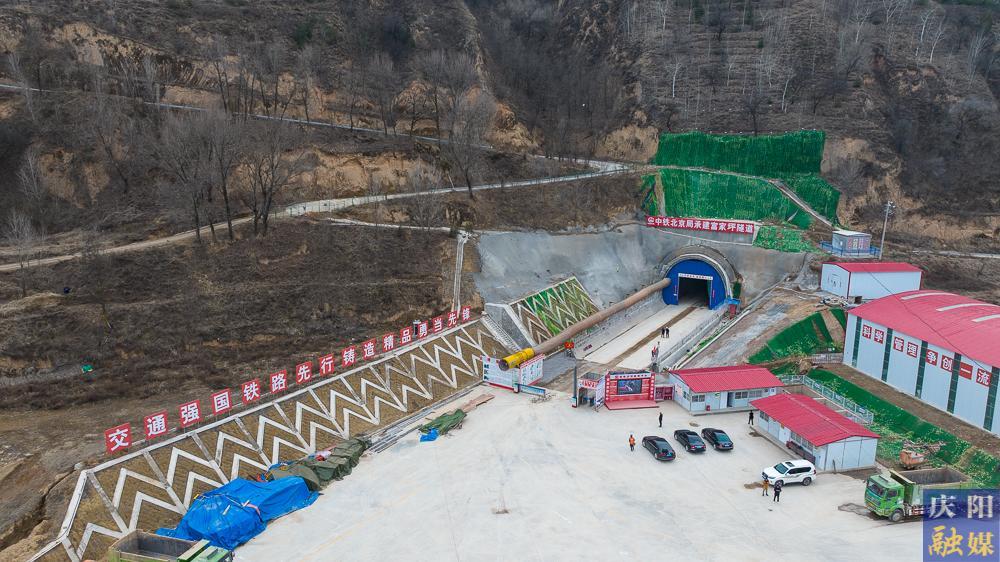 【攝影報道】平慶鐵路鎮(zhèn)原段建設(shè)正酣 各工程節(jié)點穩(wěn)步推進(jìn)
