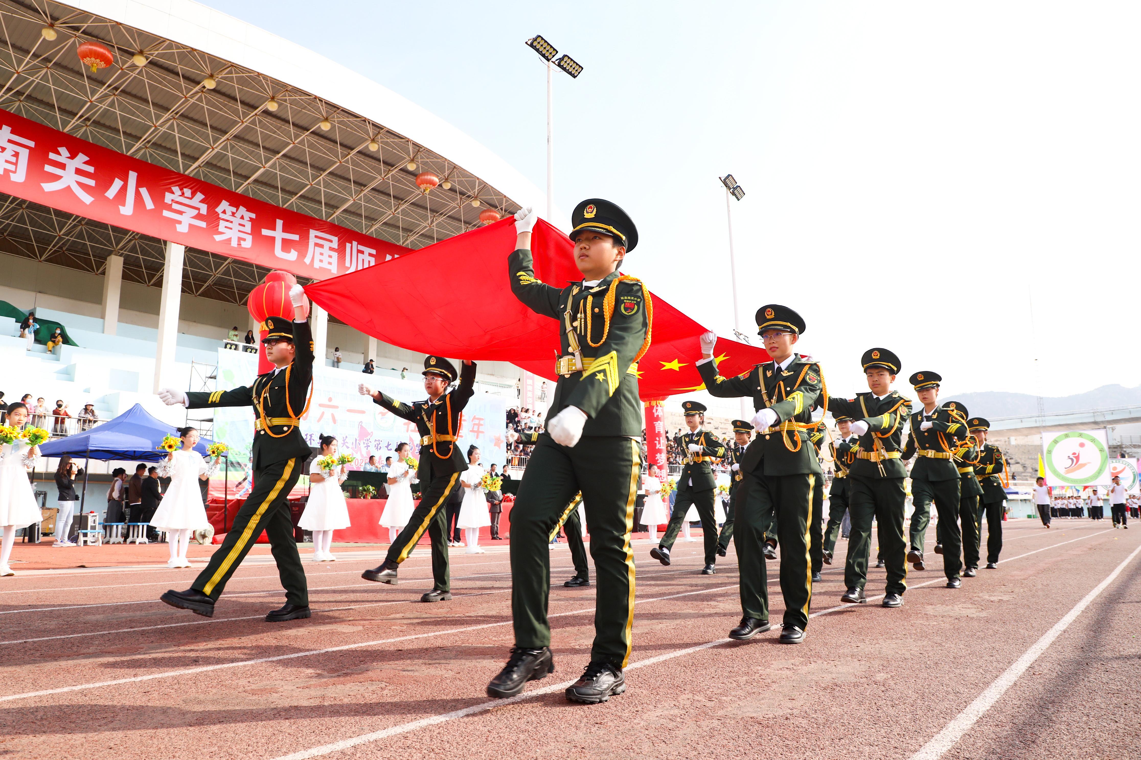 【攝影報道】花樣整活！環(huán)縣南關(guān)小學(xué)師生運動會燃情開幕