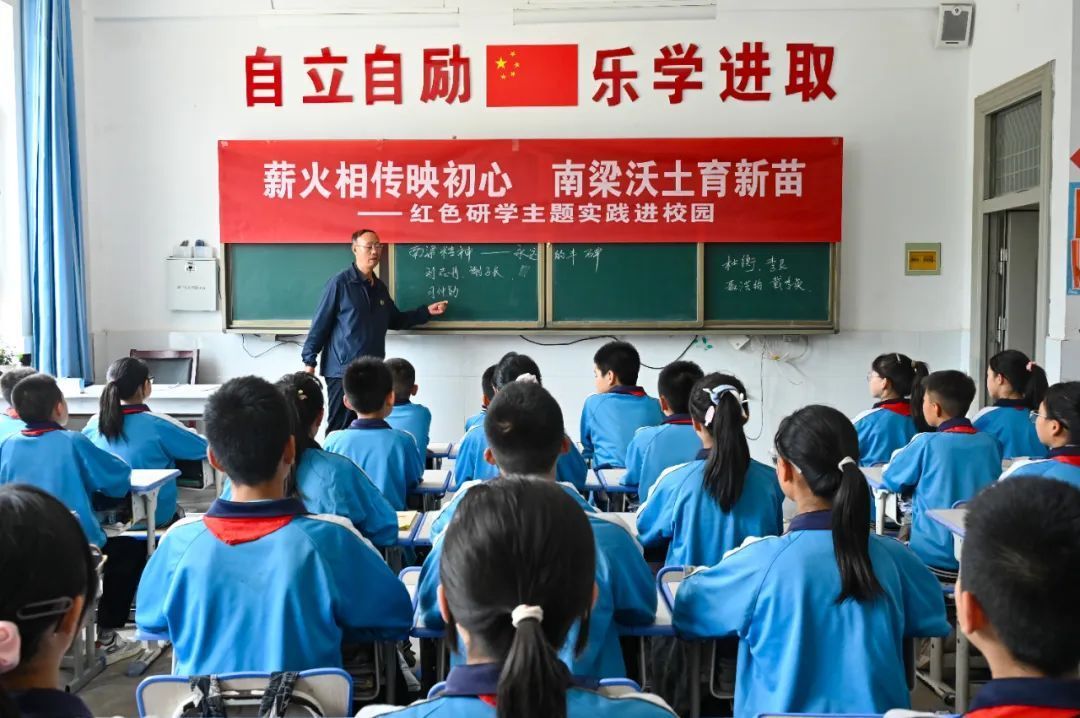 薪火相傳映初心·紅色南梁育新苗——華池縣關(guān)工委關(guān)心下一代主題實(shí)踐活動紀(jì)實(shí)