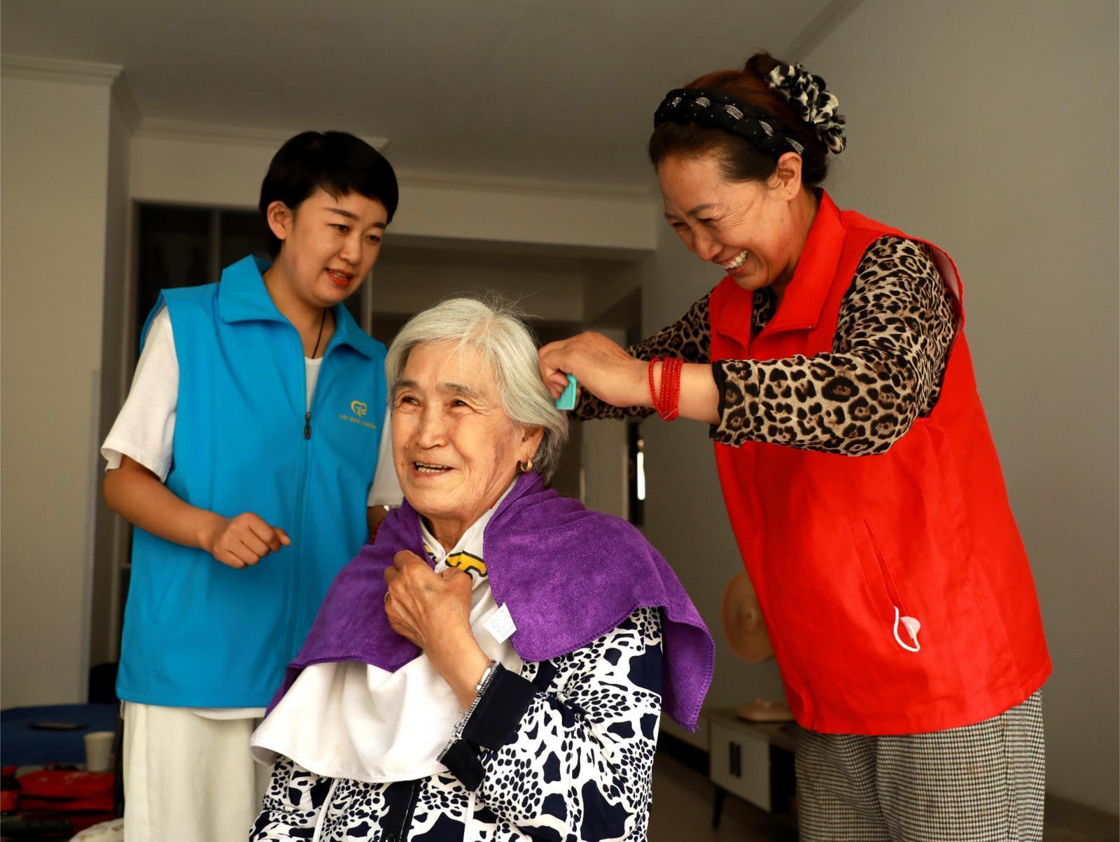 【縣區(qū)觀察·環(huán)縣】 黨員走進(jìn)直播間！看一個(gè)西部縣城如何以黨建賦能新領(lǐng)域，助力經(jīng)濟(jì)社會(huì)高質(zhì)量發(fā)展