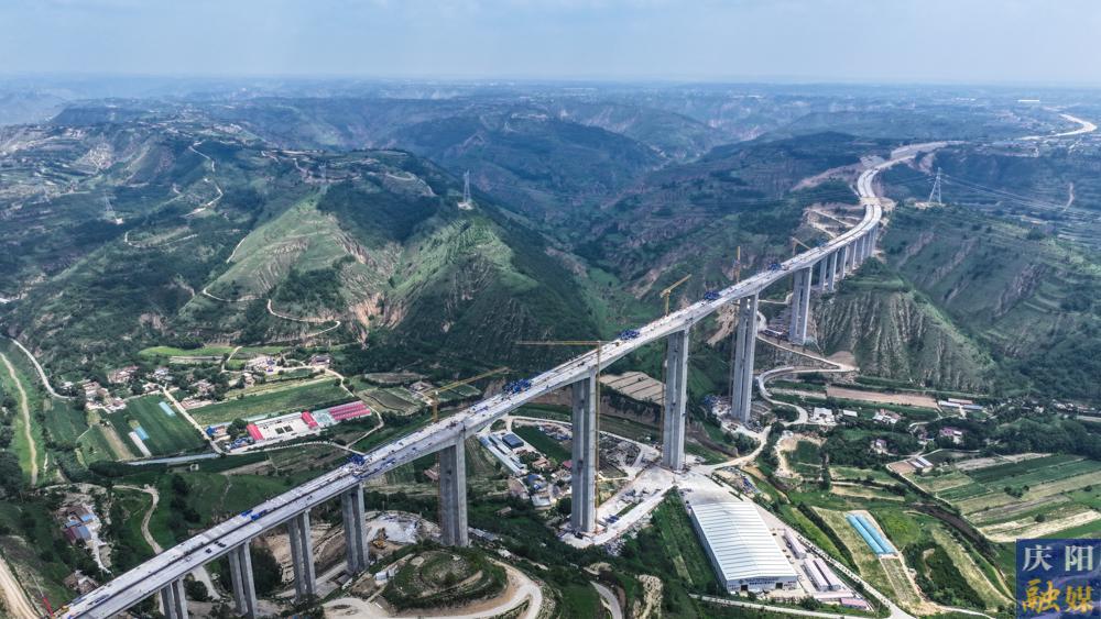 【攝影報道】G309線西合公路蓋家川特大橋建設(shè)取得關(guān)鍵進展