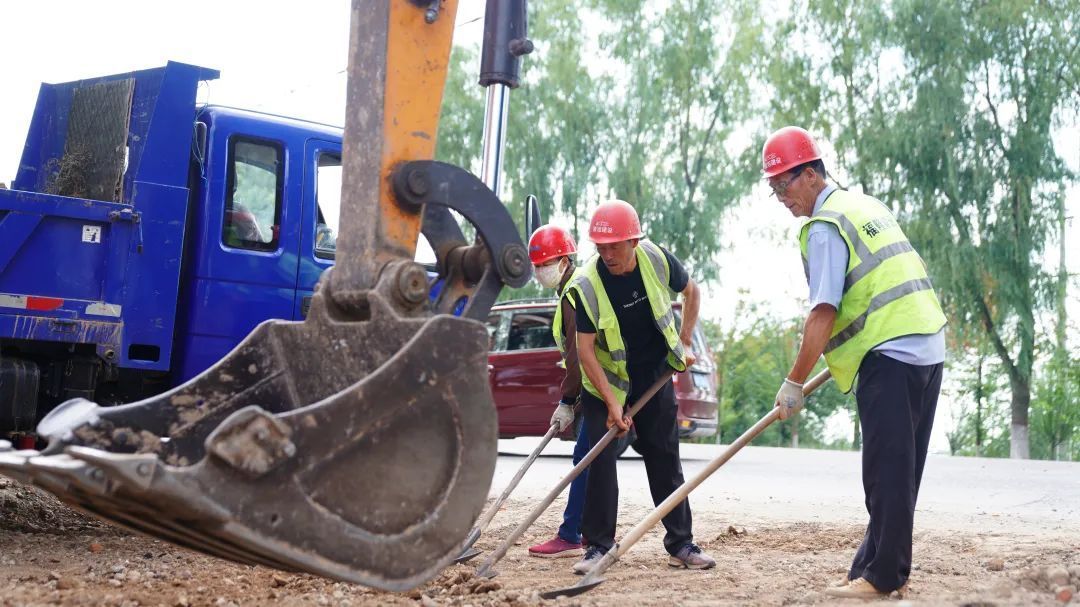 【深化“三抓三促”行動(dòng)】路暢業(yè)興惠民生——榆林子鎮(zhèn)“三抓三促”行動(dòng)夯實(shí)基礎(chǔ)設(shè)施建設(shè)根基